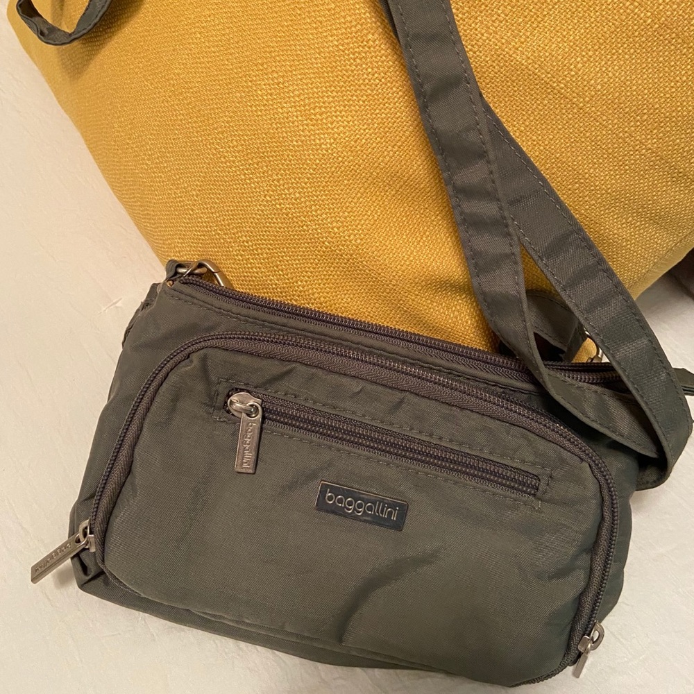 👛Baggallini crossbody👛